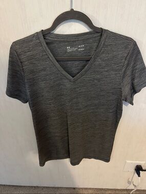 Under Armour Women’s Short-Sleeve V-Neck Top - Charcoal